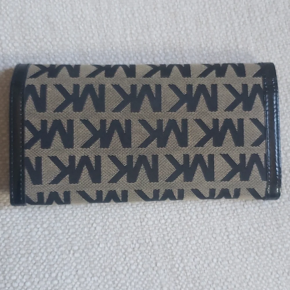Michael Kors very good